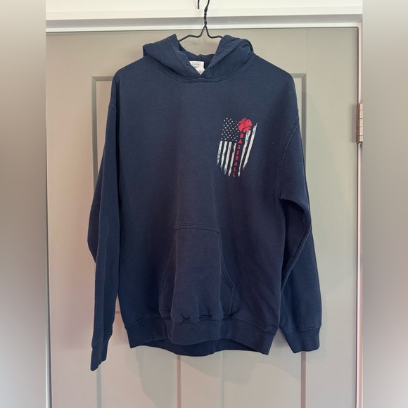 Gildan Classic Navy Baseball Sweatshirt with Patriotic Design - Picture 1 of 3